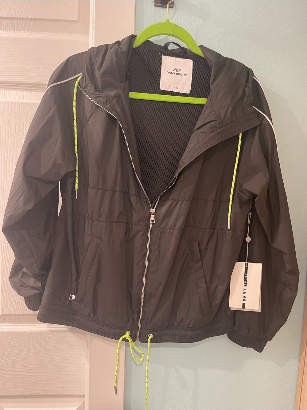 NWT DKNY Women’s Sport Black Full Zip Windbreaker Jacket Small